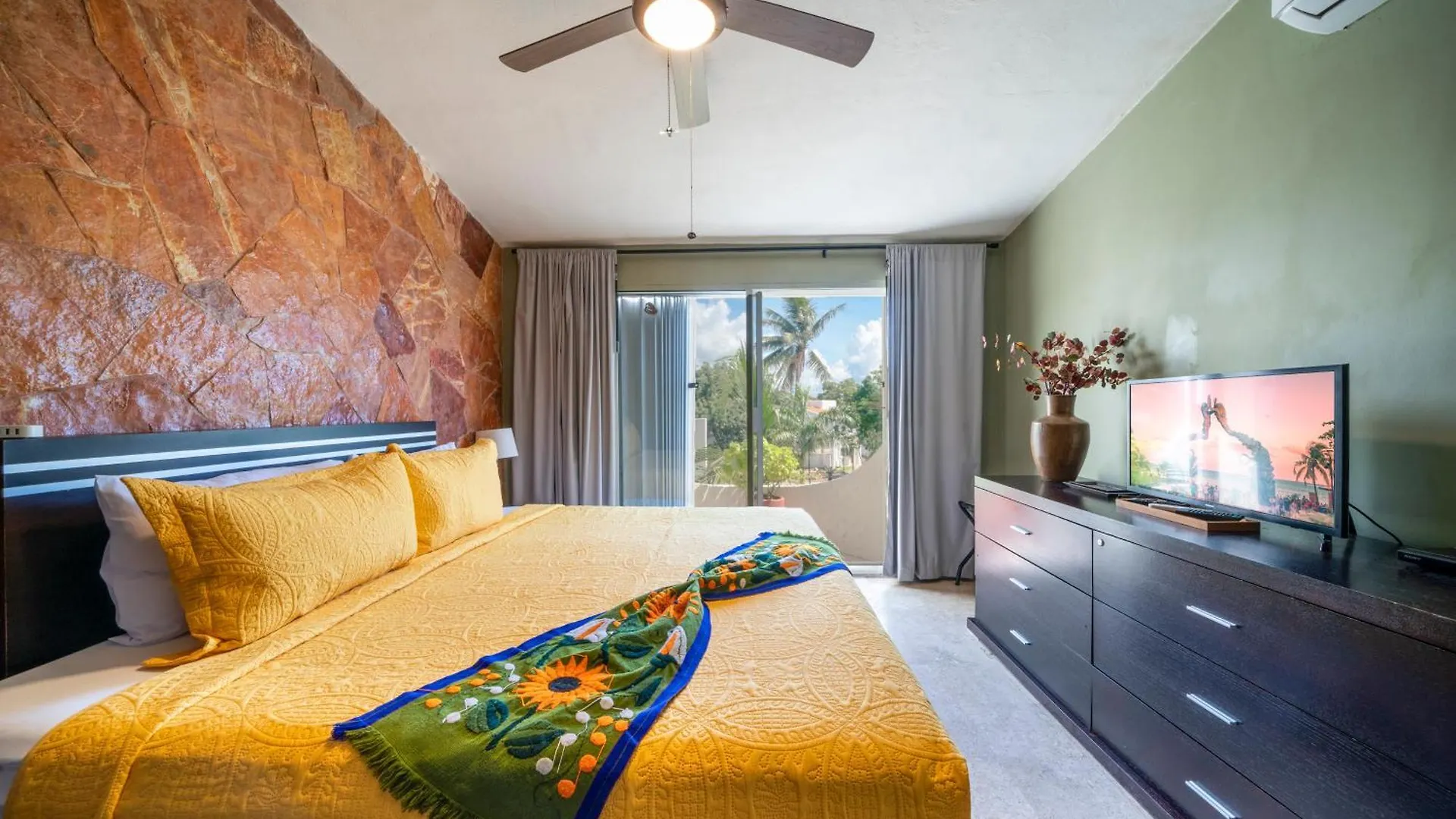 Apartment Spacious 2 Bedroom Condo In Playacar II - At Rosa Blanca Condos - Sueno Playa del Carmen